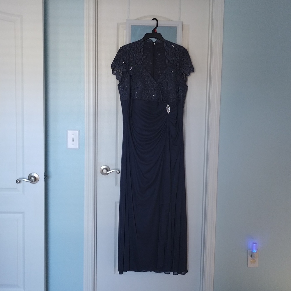 Betsey Adam Evening Gown Embellished with Rhinstones and Lace in Size 18W